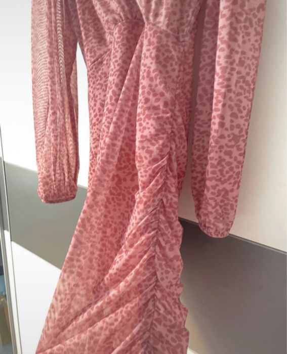 Sukienka midi na długi rękaw z marszczeniem elegancka wieczorowa