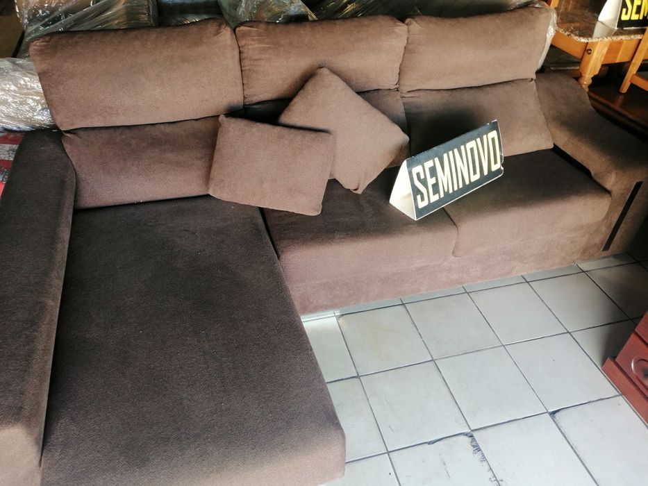 Sofá Chaise Long em Tecido com Arrumações