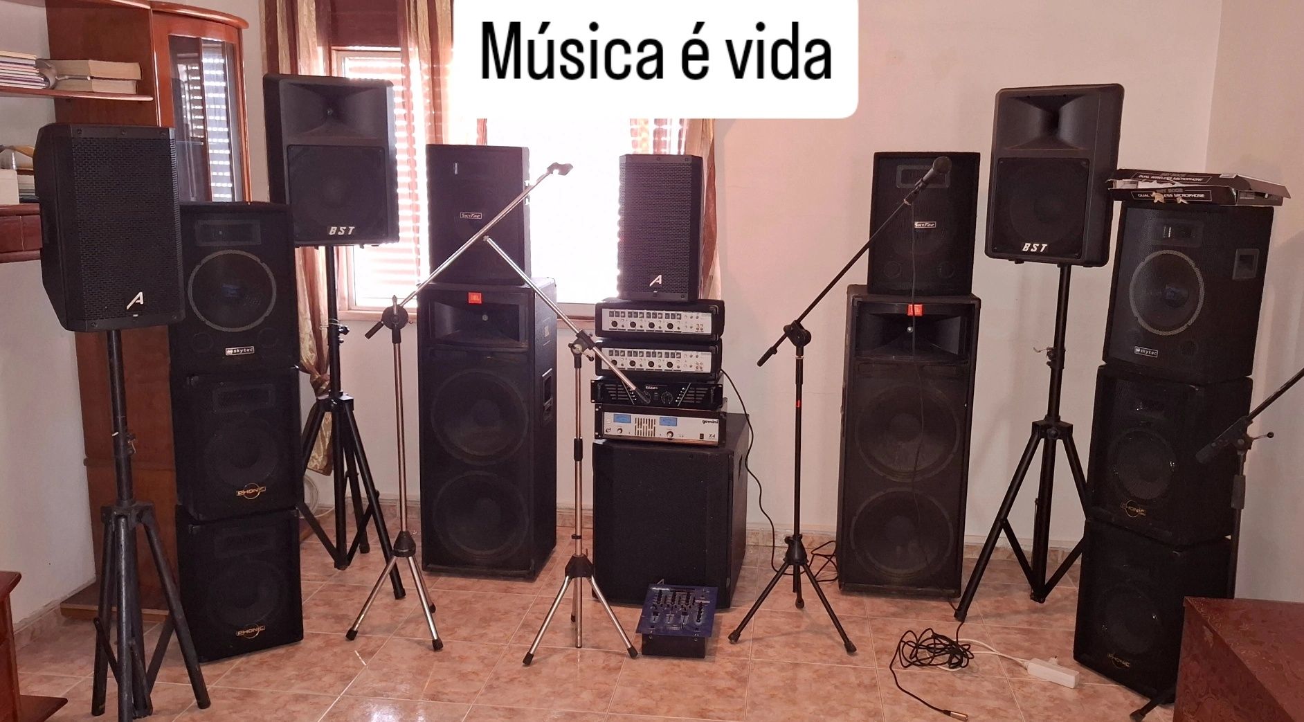 Alugo coluna de som