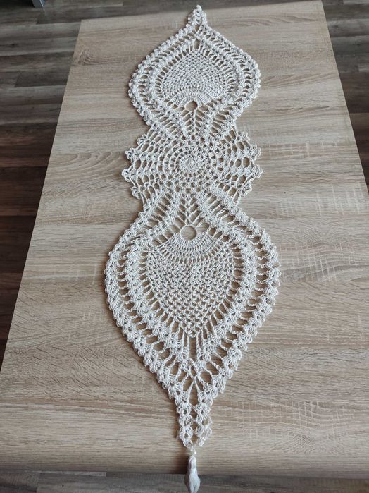 Bieżnik na stół ławę na szydełku