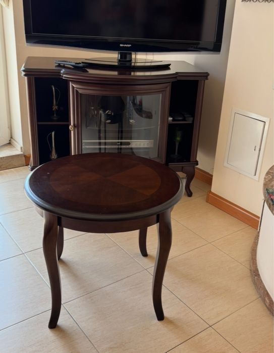 Meble stylizowane antyki komoda i witrynka