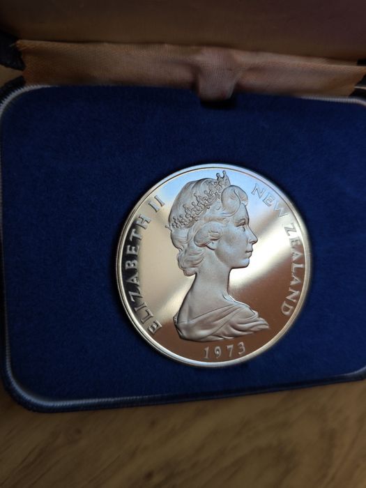Moneta kolekcjonerska 1 dollar Nowa Zelandia New Zealand lustrzany