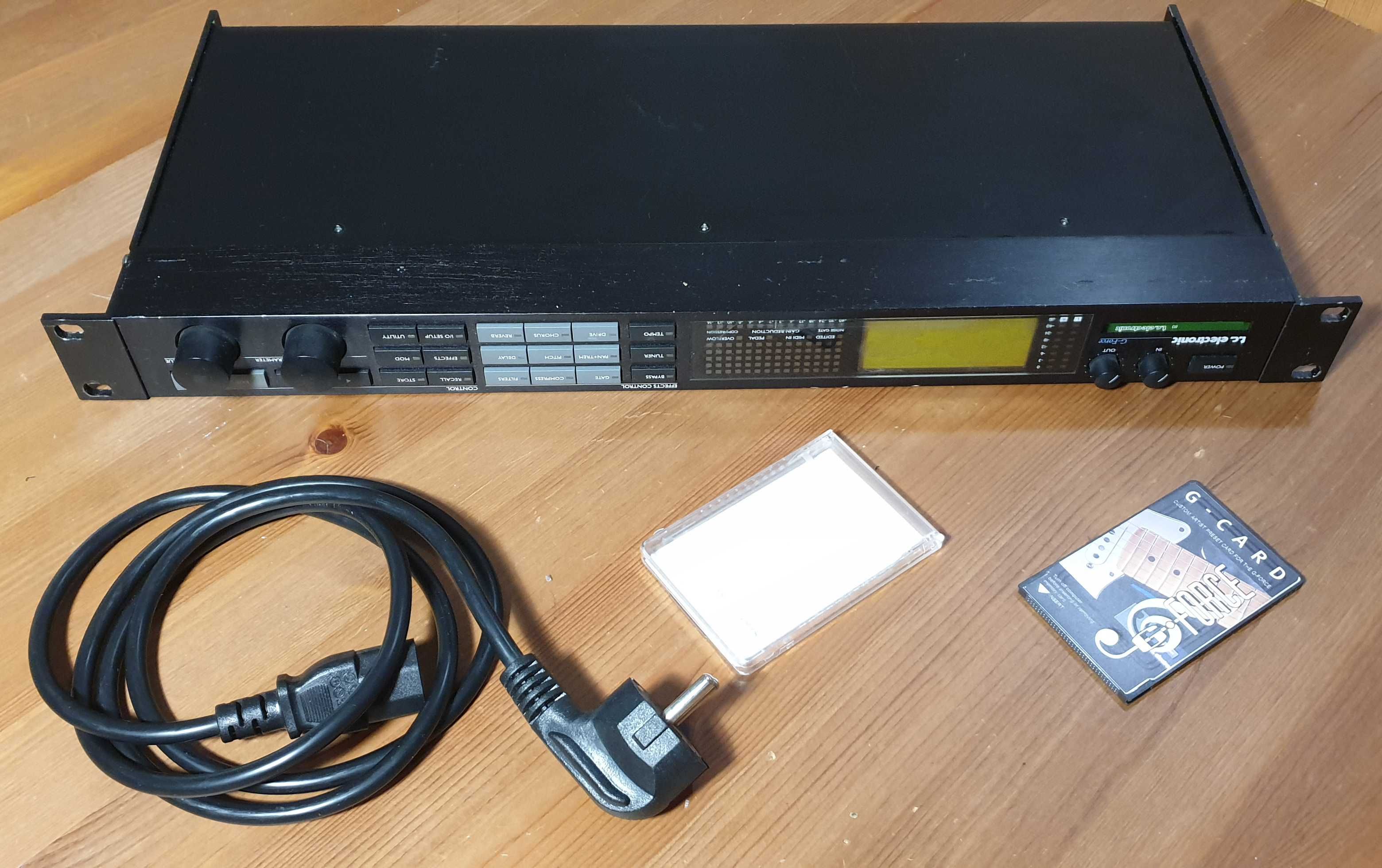 Processador de efeitos TC Electronic G-Force + G-card