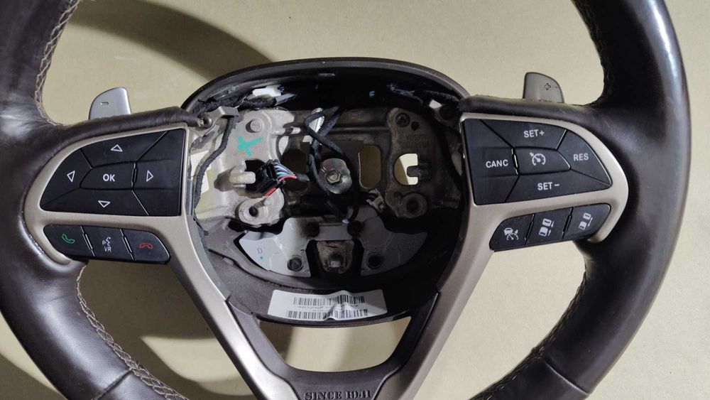 Jeep grand Cherokee wk2 SUMMIT kierownica idealna jak nowa ciemny brąz