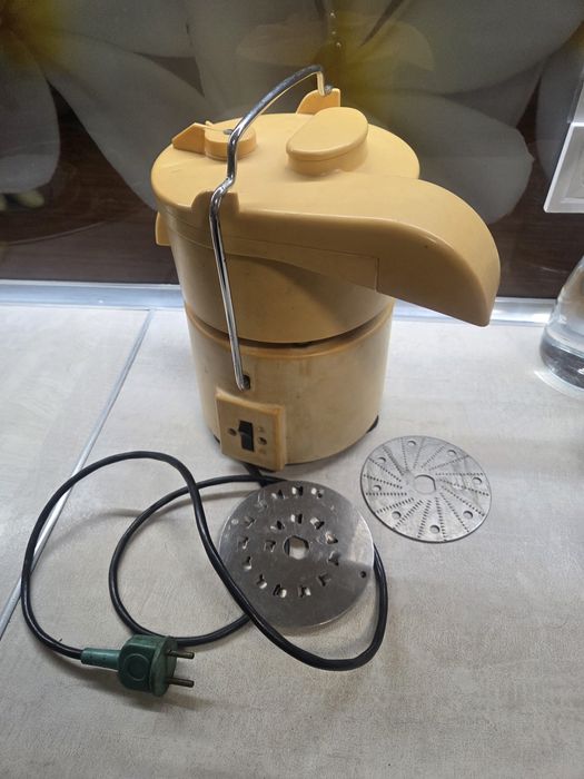 Соковижималка радянська електрична для соку з овочів та фруктів
