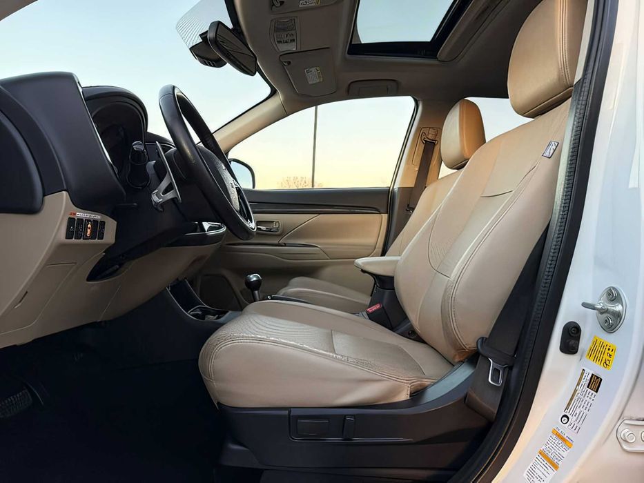 Mitsubishi Outlander      2016