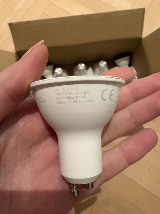 16 żarówek LED GU10