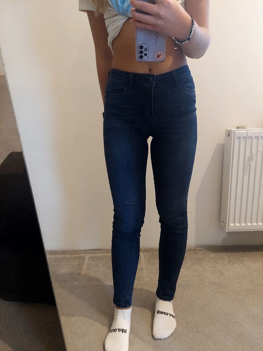 skinny.    jeans.