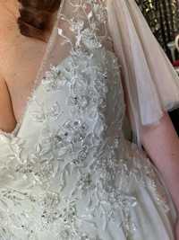 Suknia ślubna LESSA z dekoltem i rękawkami XL