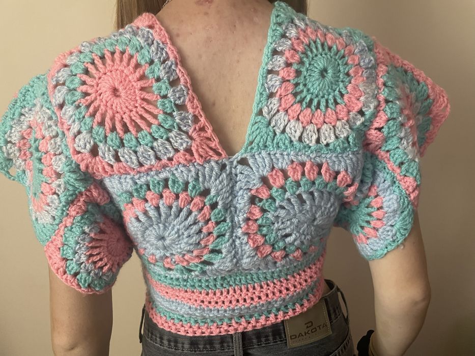 Bluzka ręcznie robiona na szydełku
