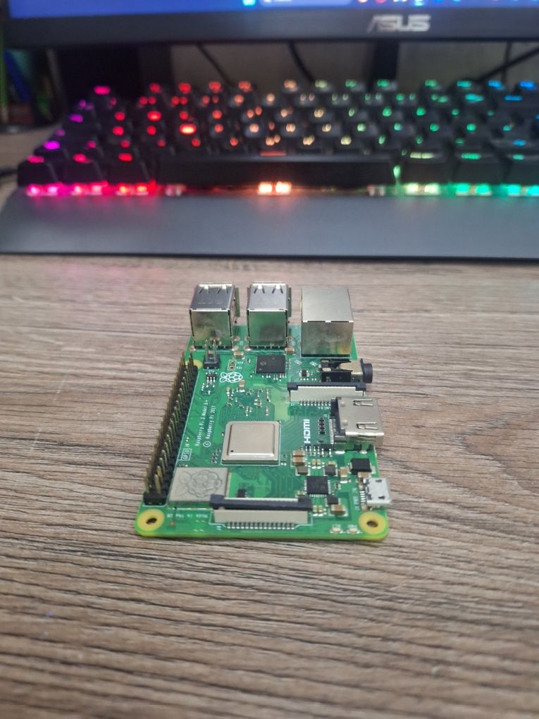 Мікрокомп'ютер Raspberry pi 3 b+