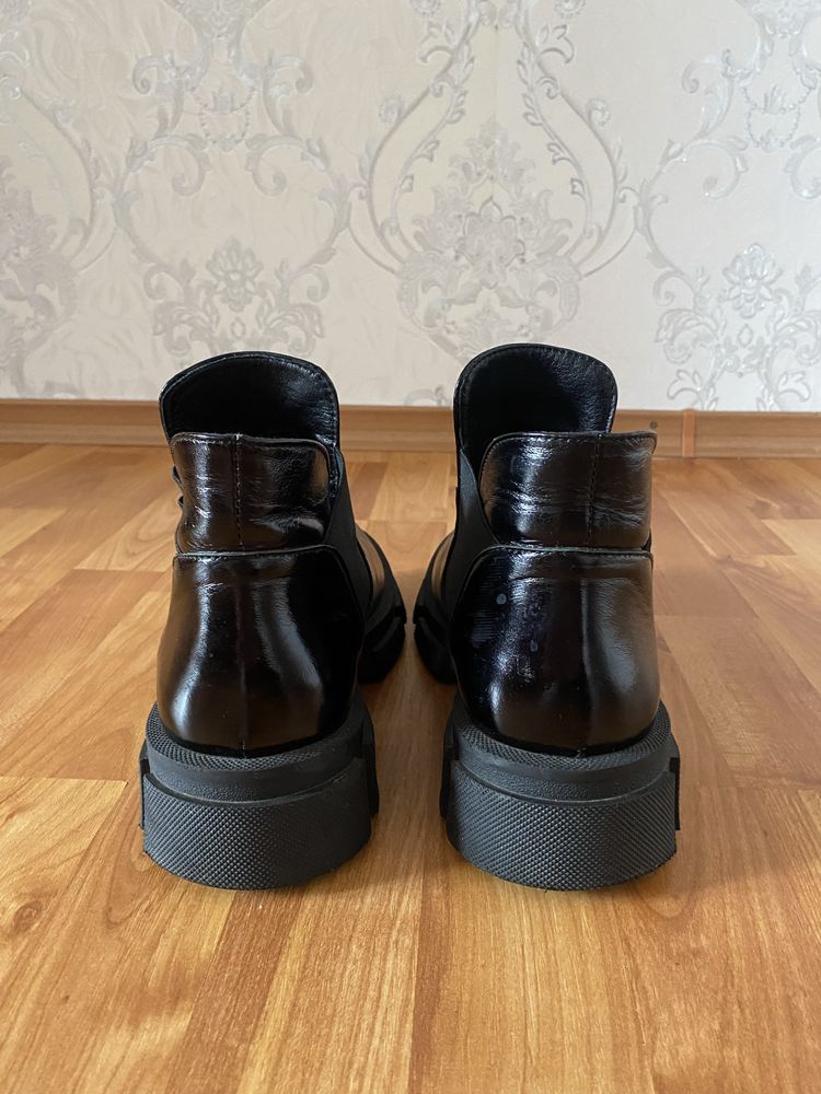 Ботинки женские, чорні жіночі черевики
