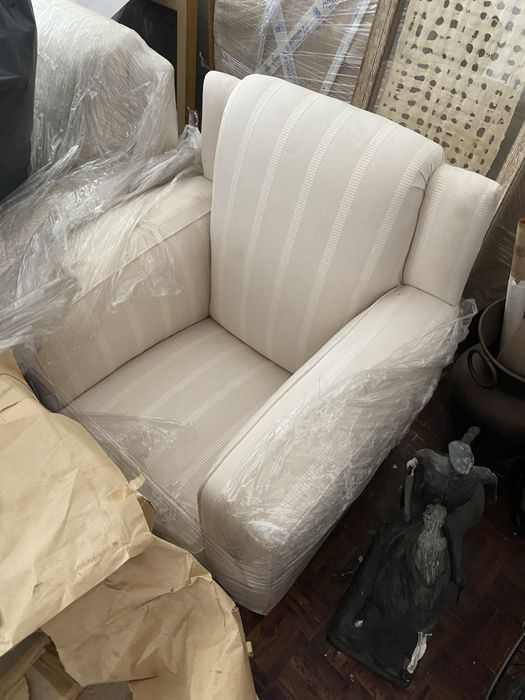 Poltrona/ Cadeirão branco como novo