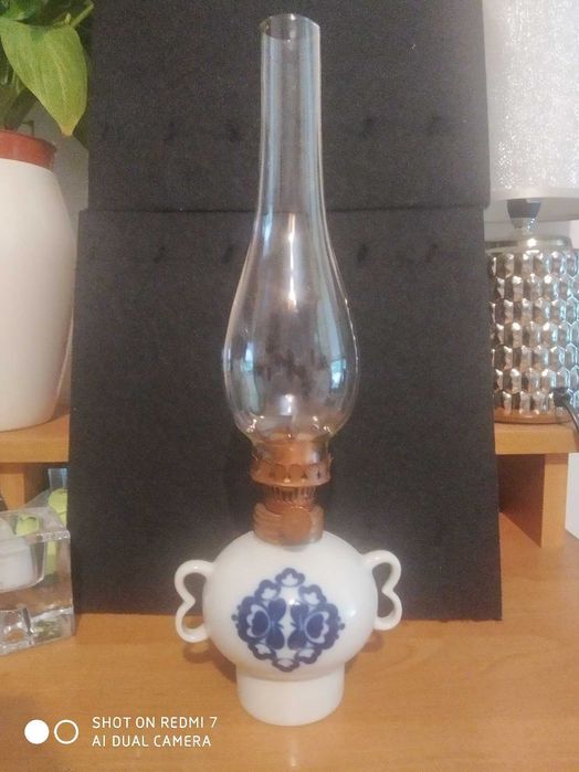 Lampa naftowa, porcelanowy zbiornik,  huta Bogudzice, stan idealny.