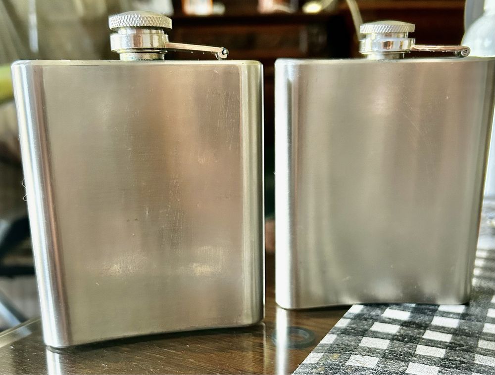Piersiówki 2x250ml i 500ml.