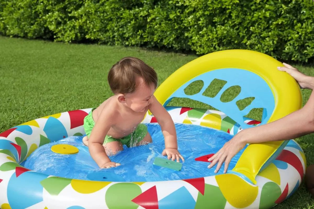 Bestway Splash & Learn. Basenik z sorterem kształtów i bańką wodną