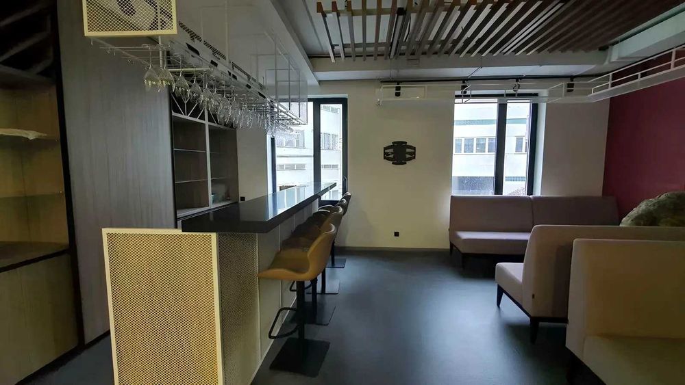 Без кмісії, Продаж офісної будівлі біля метро Політехнічний Інститут.