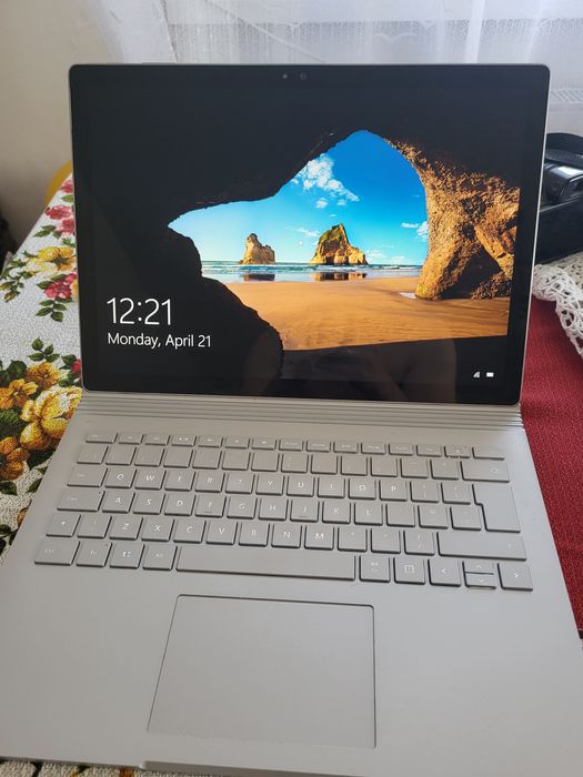 Продам ноутбук Microsoft Surface