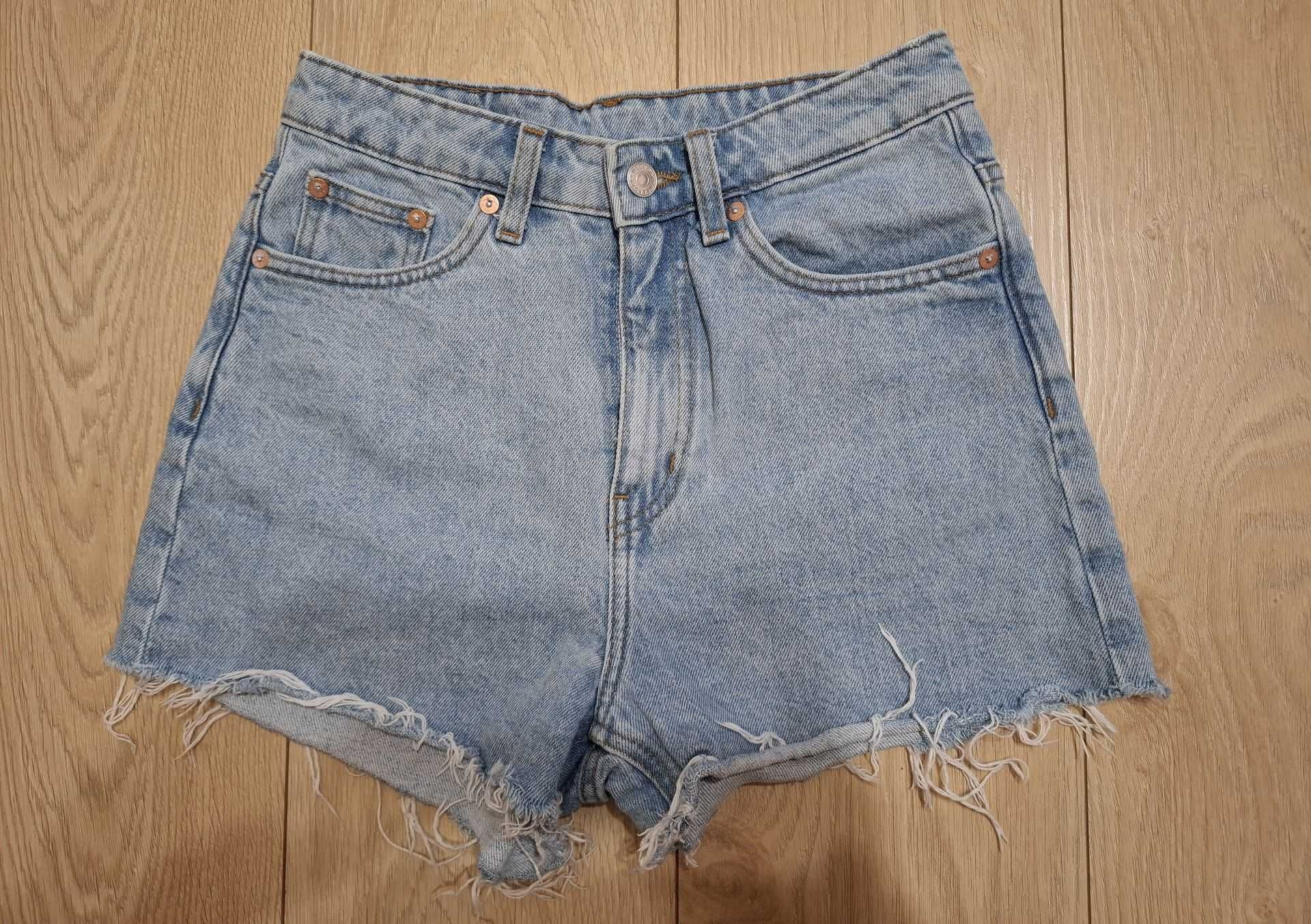 Damskie krótkie spodenki jeansowe WEEKDAY w rozmiarze 32!