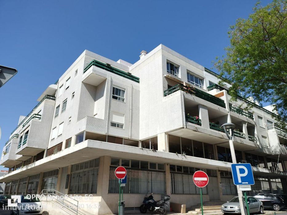 Apartamento+Lugar de garagem-Arrecadação (Bairro dos Salgados)