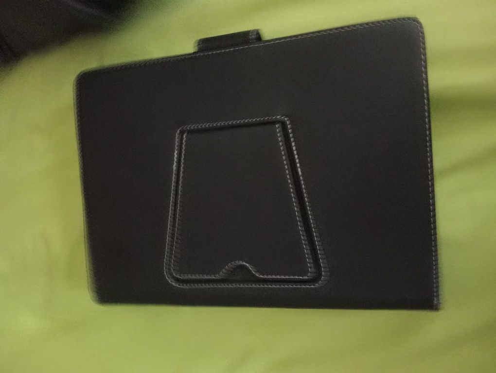 Capa universal tablet com teclado