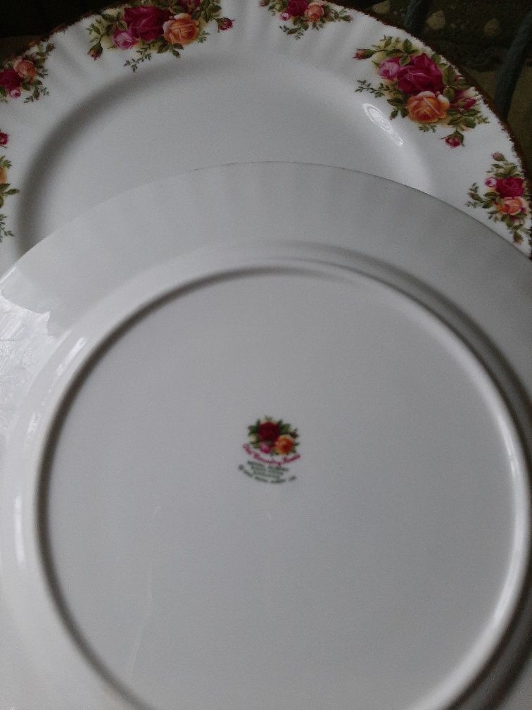 Бульйонница ,тарелки  из английского фарфора "Royal Albert"