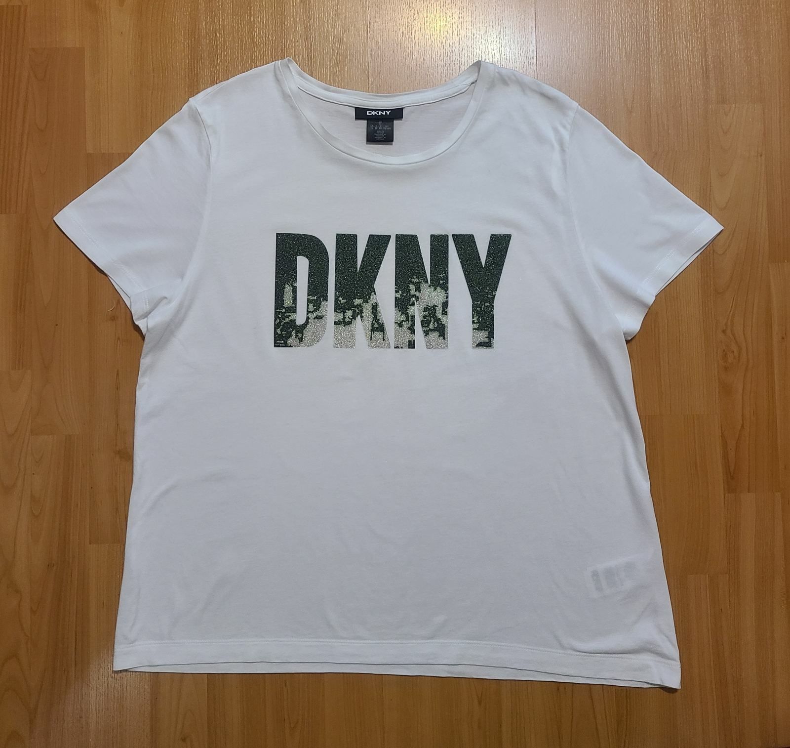 Футболка DKNY.   .