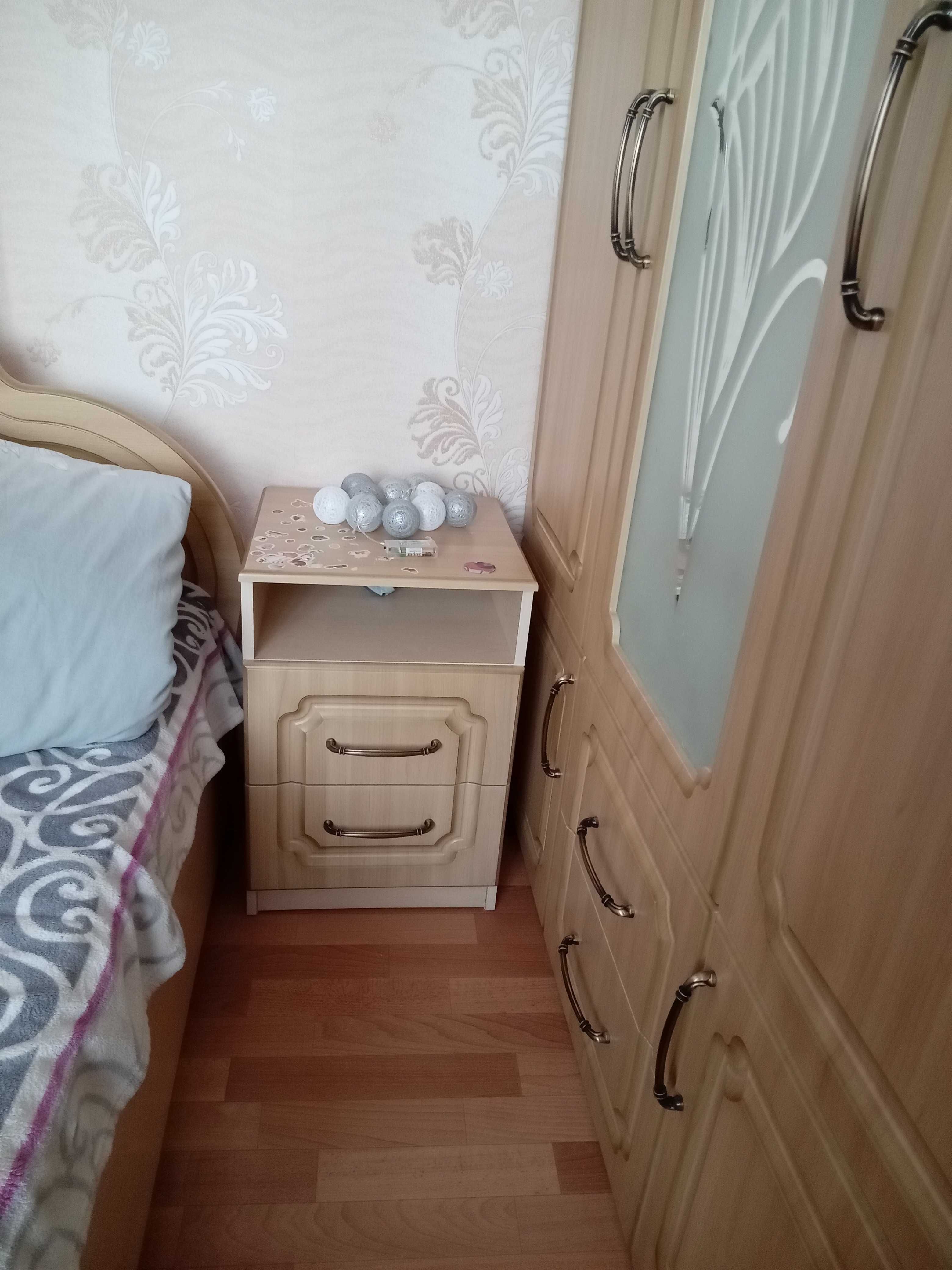 Продам шкаф кровать и 2 тумбочки