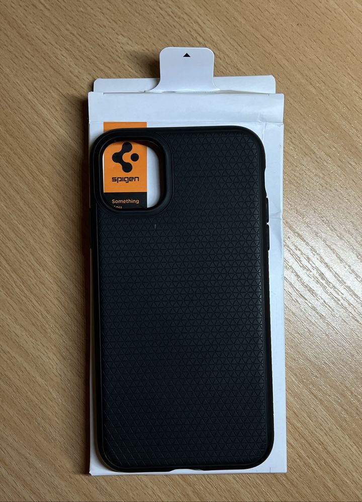 Чохол Spigen Rugged Armor для iPhone 11/12 – Чорний, як новий!