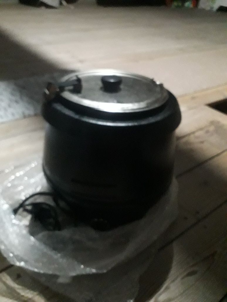 Panela de sopa com pouco uso