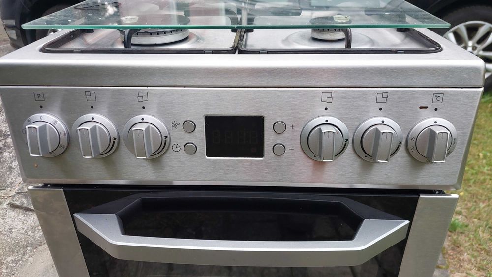 Kuchnia elektryczna z płytą gazową BEKO
CSM 52322 DX