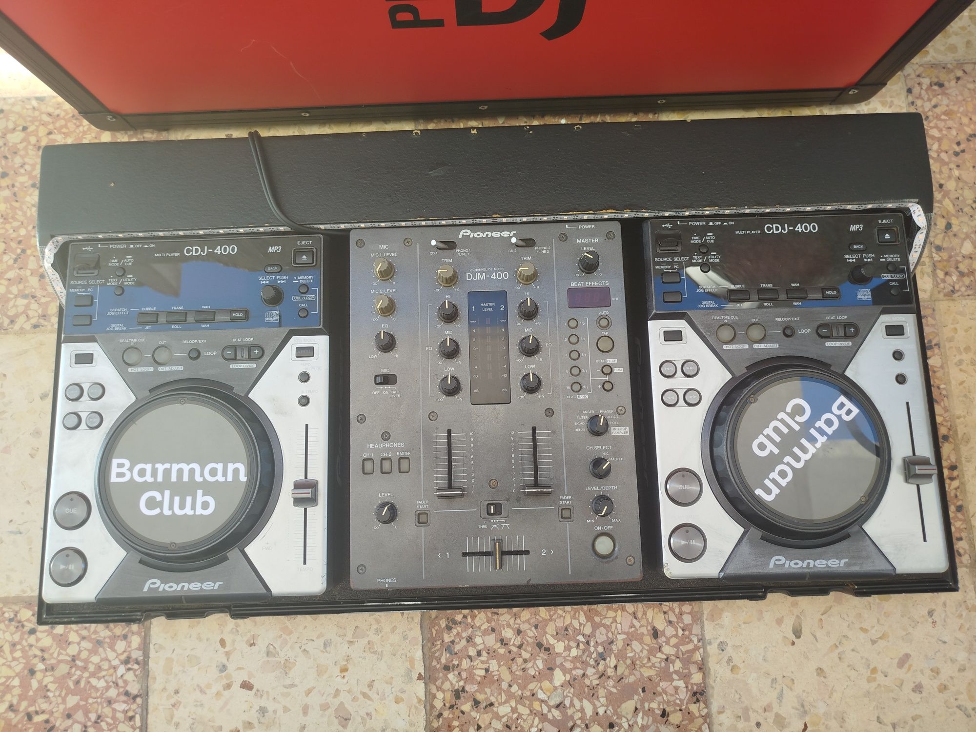 Case c/ 2x Pioneer CDJ 400 + Mesa DJM 400