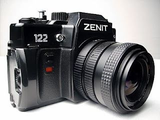 Máquina fotográfica antiga "Zenit"