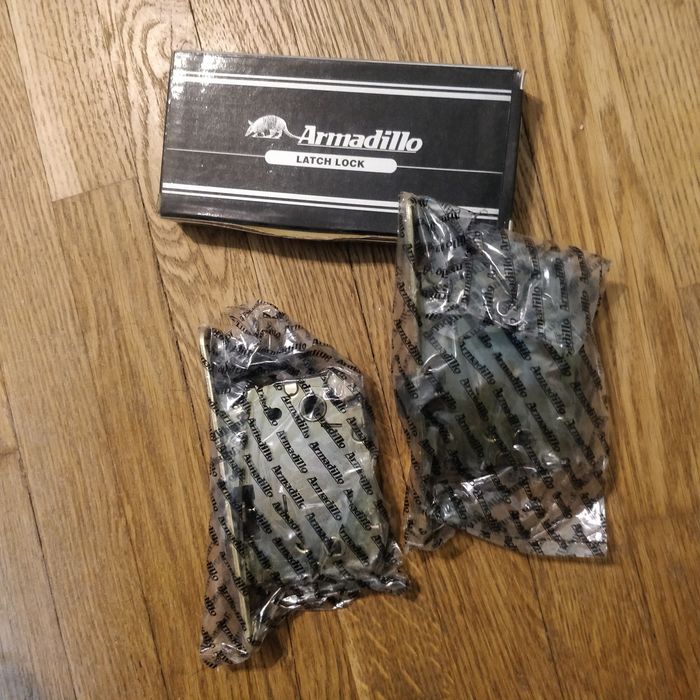 Дверные ручки, замки, фурнитура