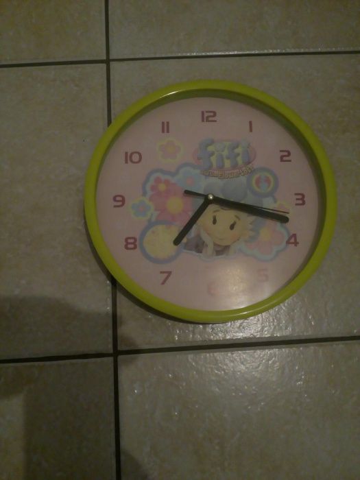 Zegar ścienny do pokoju dziecięcego dla dziewczynki Fifi