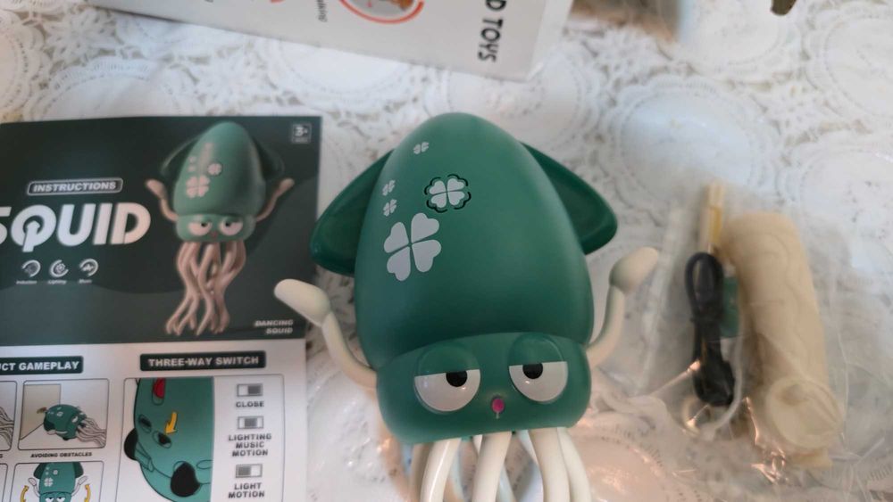 Танцюючий восьминіг кальмар краб Squid Toys музична іграшка від 3років