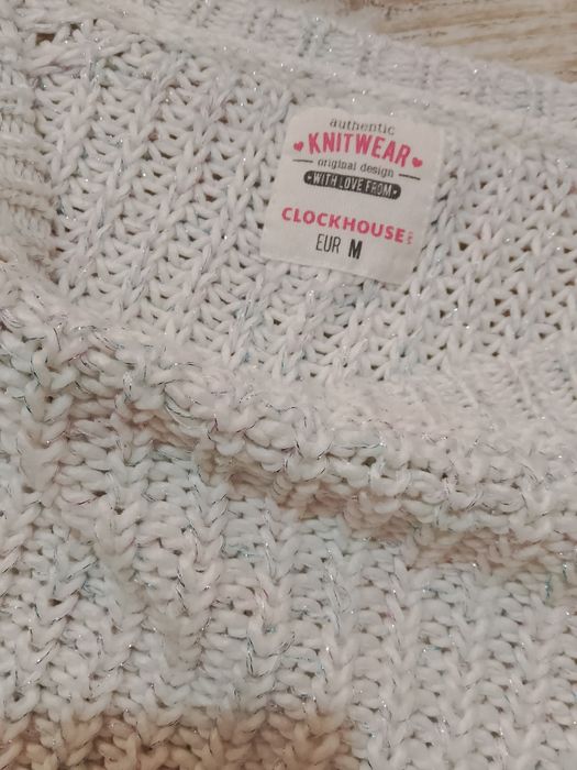 Śliczny sweterek damski