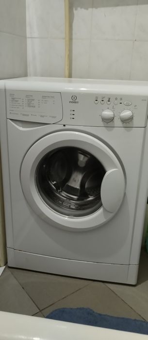 Пральна машина Indesit WISN82