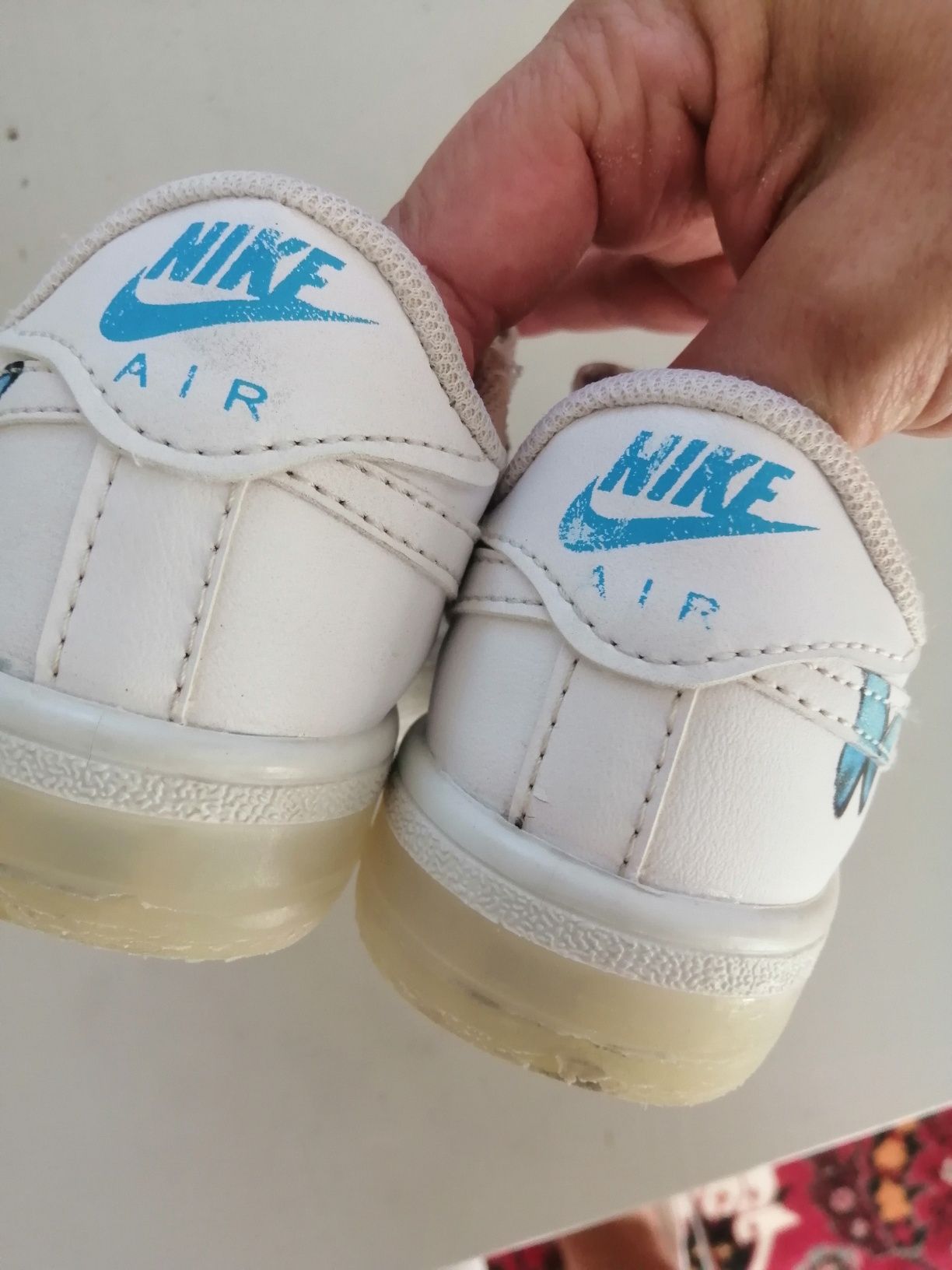 Białe buty sportowe Nike 27