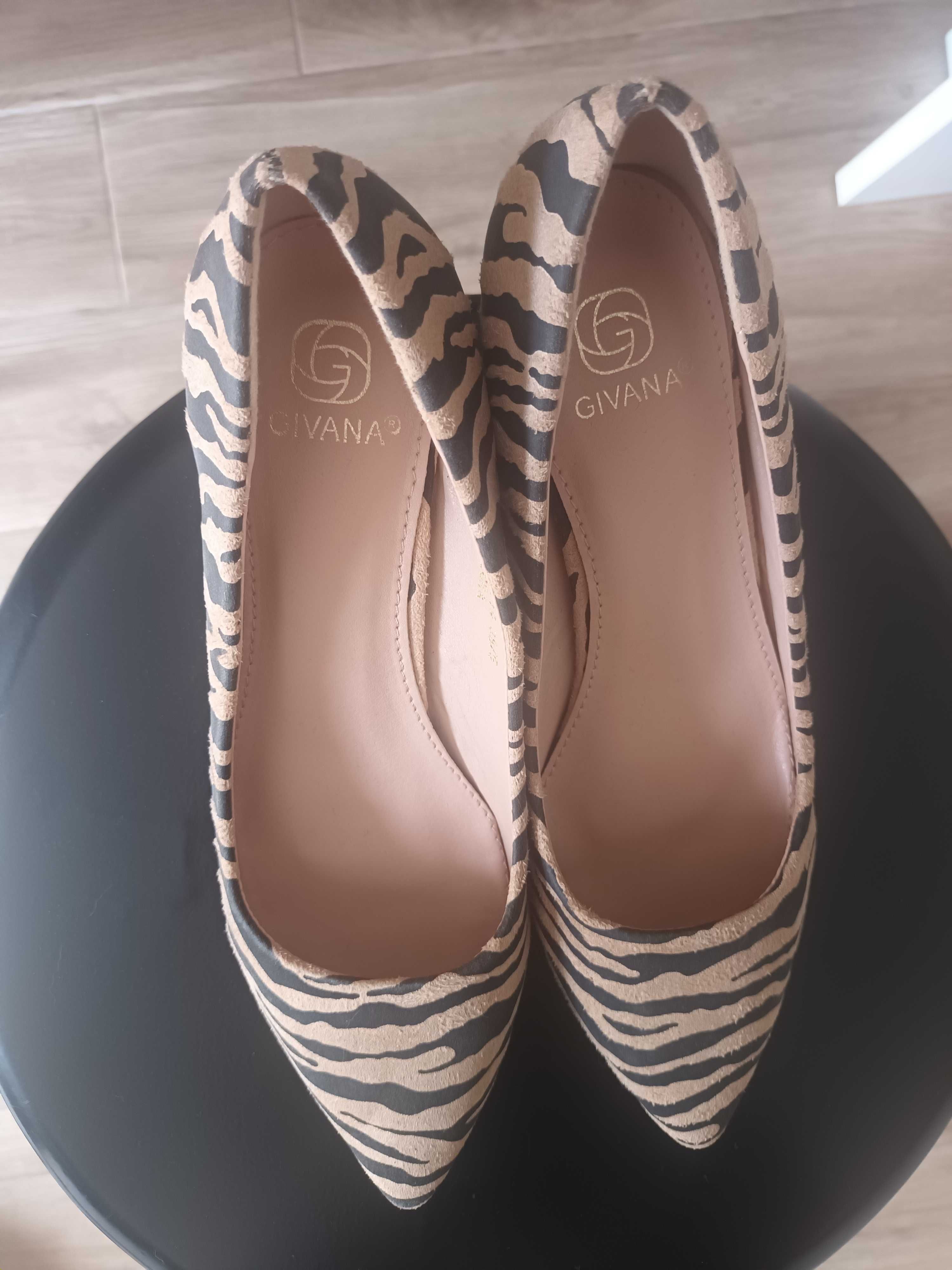 Sapatos de salto zebra