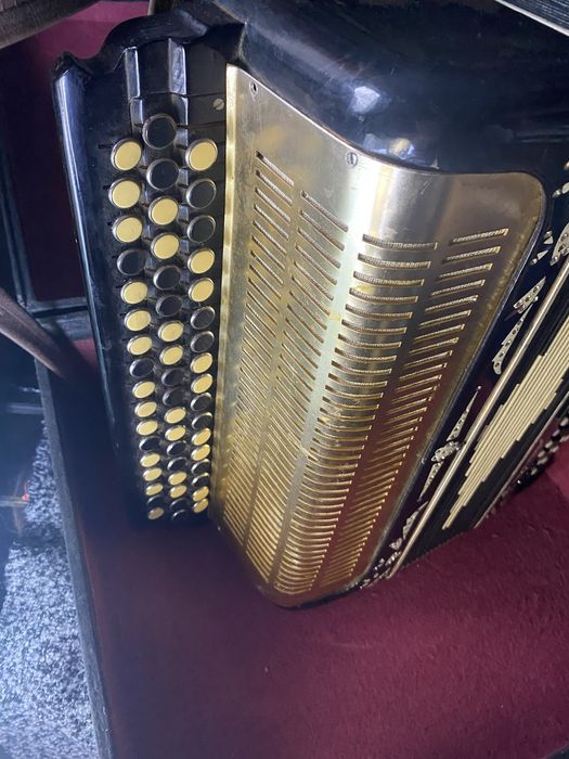 Рабочий баян в чемодане