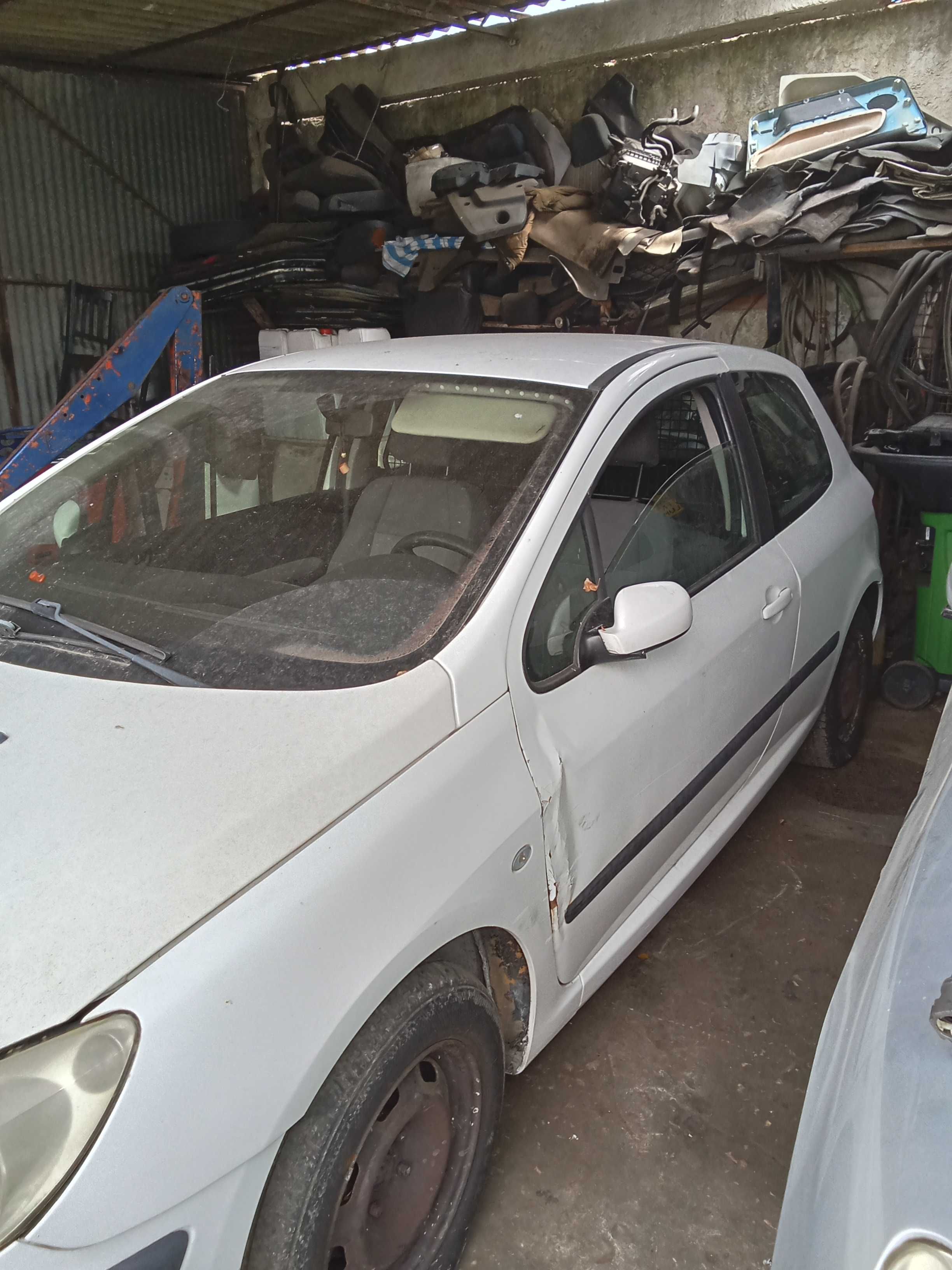Peças Peugeot 307 de 2008.carro completo,só vendo as peças