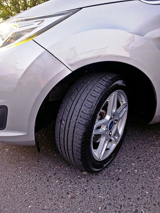 FORD FIESTA carro a gasolina - econômico ideal para a cidade