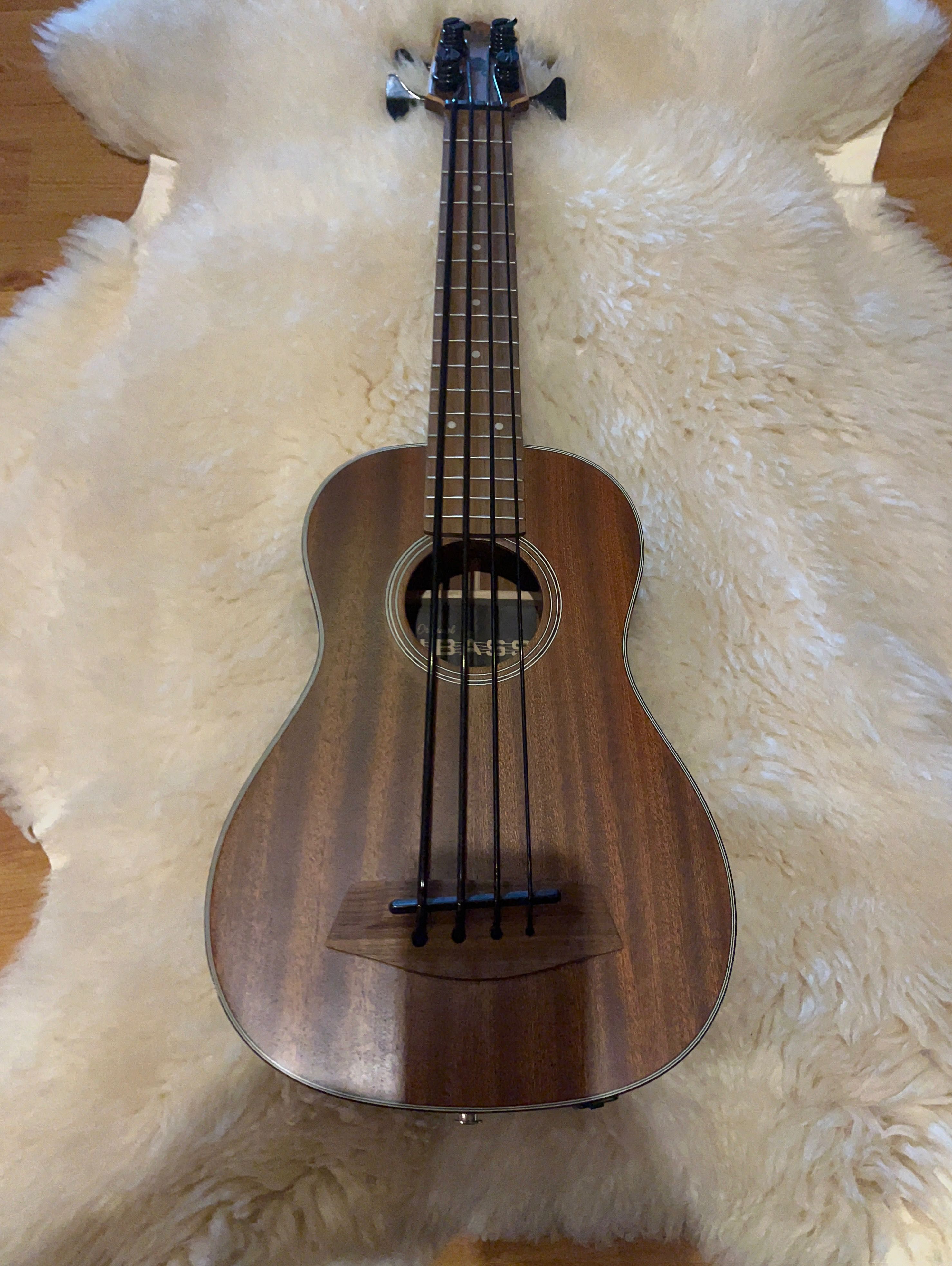 Ukulele basowe Kala
