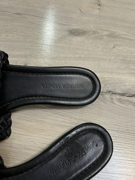Bottega Veneta шльопки оригінал шкіра