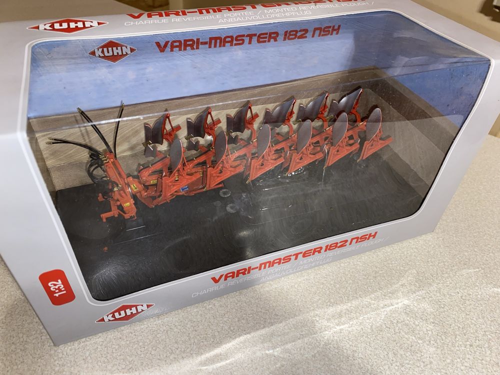 Wiking, Siku, Universal Hobbies Pług Kuhn 1:32