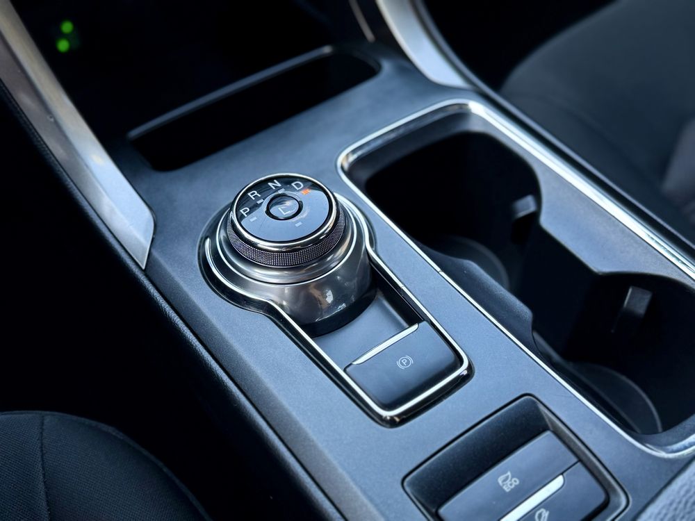 Ford Fusion Hybrid в идеальном состоянии