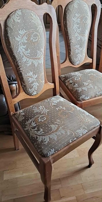 Zestaw - Stół z krzesłami