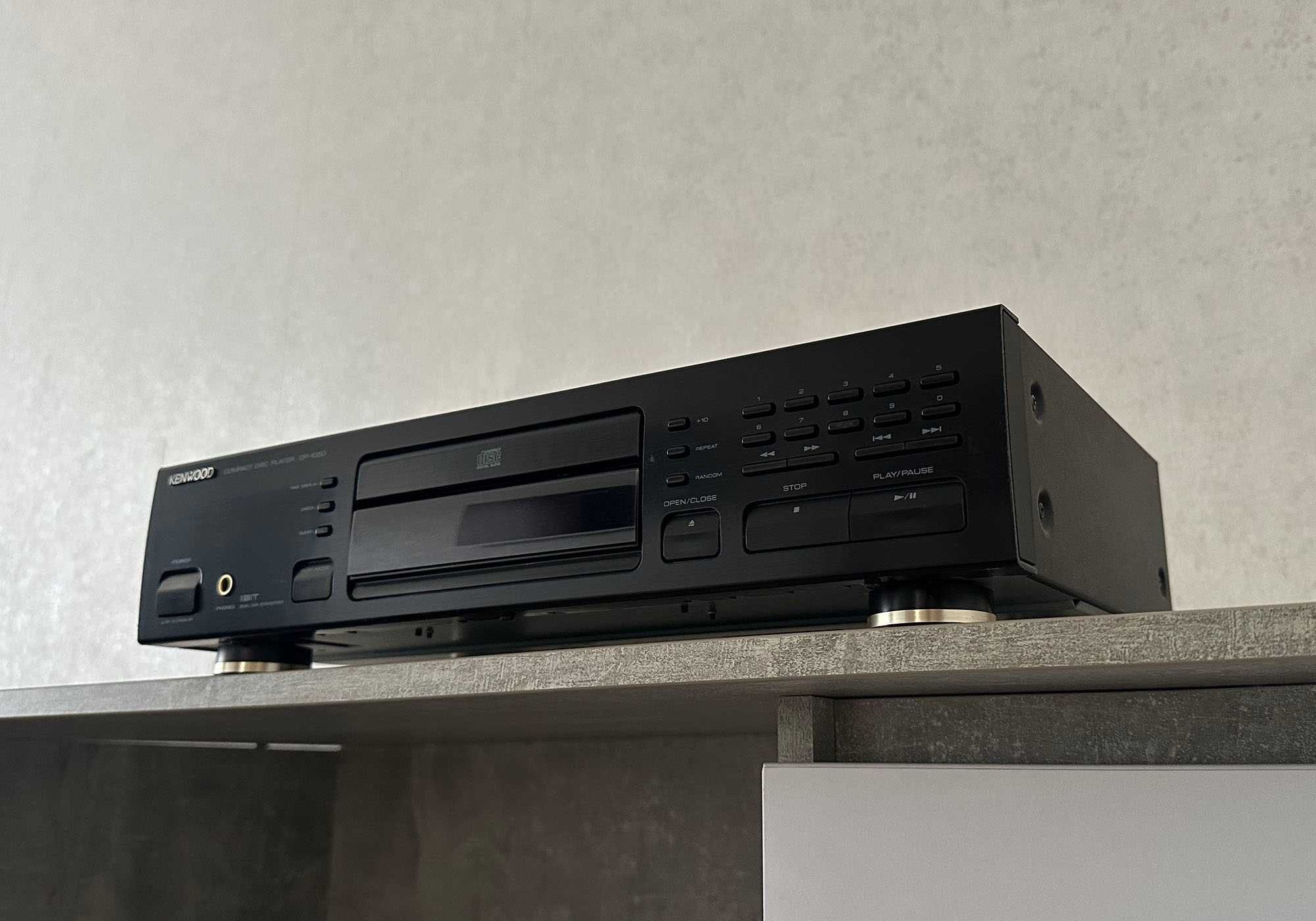CD-програвач Kenwood DP-1050 (1-bit SM5871AS / Sony KSS-240A)