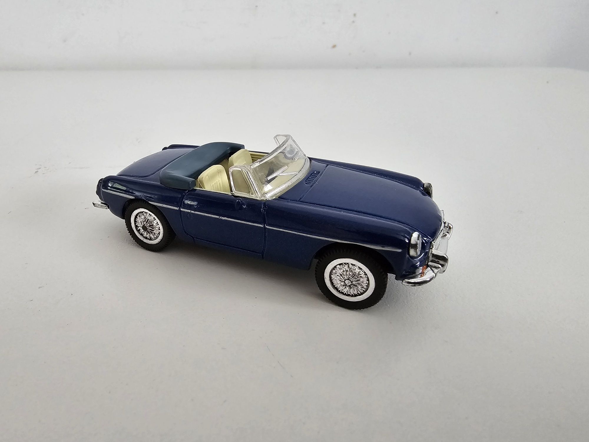 MGB Tourer 1967 altaya 1:43 new ray